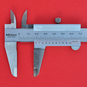 Primer plano abierto MITUTOYO 150mm calibrador vernier pie de rey 0,05mm Japón N15 530-101
