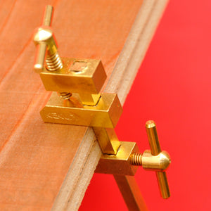 Close-up KAKURI Hatagane Brass bar clamps clamp made in Japan wood close up 